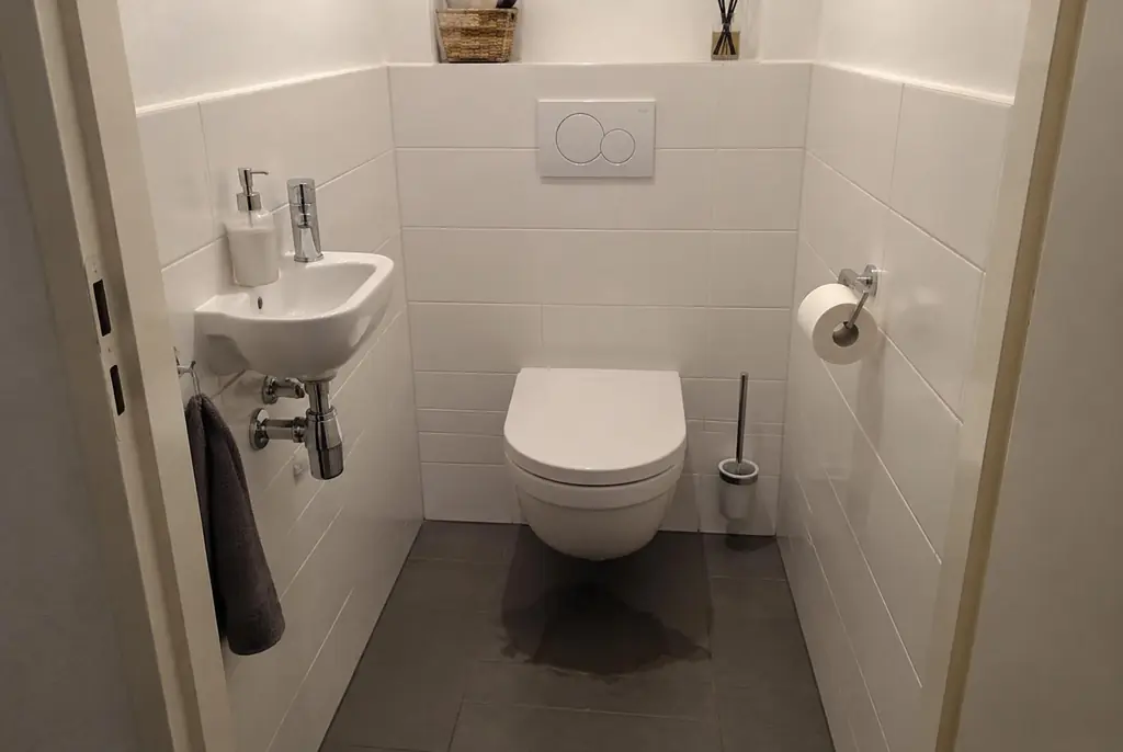 Lekdetectie Gorinchem – natte vloer bij een toilet